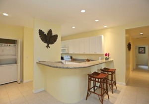 Resort-Style Condo - 4 Pools & Beach Club Access