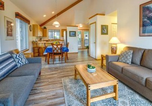 Resort-Style Klamath Falls Home, Golf Course View!