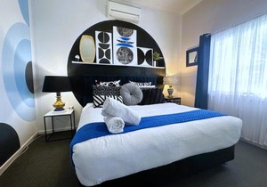 Retro Hidden Gem 10 mins to Wineries