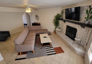 Retro Retreat Scottsdale: 5BR, heated pool, BBQ, outdoor dining