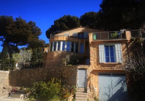 Rez de villa de charme, pieds dans l'eau, calanque près de Marseille