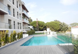 Ripple - near Congress Centre & River- A/C, swimming, pool, secure parking
