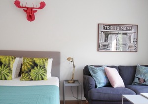 Ripple - near Congress Centre & River- A/C, swimming, pool, secure parking