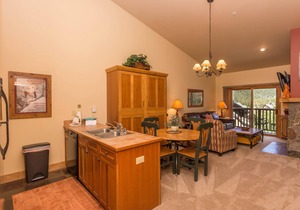 River Run Condo w/Mountain Views from Private Balcony & Close to Gondola!
