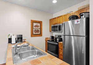 River Run Condo w/Slope Views and Short Walk to Lifts, Shops, Restaurants!