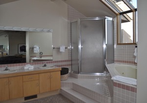 River views! Close to pool & river trail access with FREE Wifi