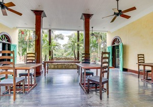 Riverfront Suite with Balcony, WiFi, AC, Infinity Pool & Forest View