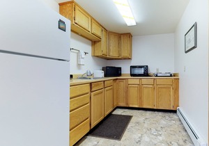 Riverside cabin with shared hot tubs, nearby skiing, fishing, and much more!