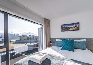 Riverside Lodge - Luxury Two Bedroom Townhouse