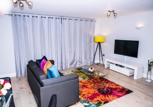 RIVERVIEW 2 BED APARTMENT