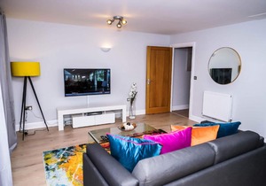 RIVERVIEW 2 BED APARTMENT