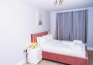 RIVERVIEW 2 BED APARTMENT