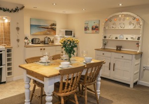 ROBINS NEST, pet friendly, character holiday cottage in Whitby