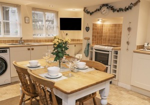 ROBINS NEST, pet friendly, character holiday cottage in Whitby