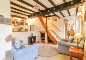 ROCK COTTAGE, character holiday cottage, with a garden in Winster
