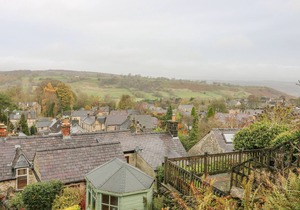 ROCK COTTAGE, character holiday cottage, with a garden in Winster