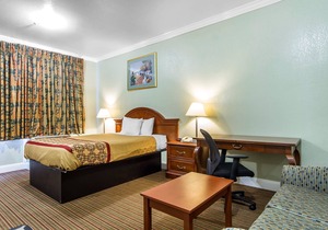 Rodeway Inn & Suites