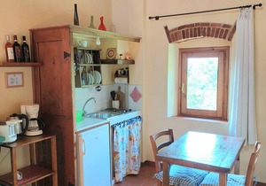 Romantic flat in villa, in the hills of Florence, countryside, pool, relax.