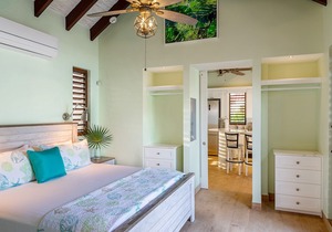 Romantic Getaway, LOWEST DENSITY on the Island, STAND ALONE BUNGALOWS!