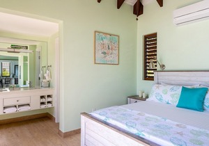 Romantic Getaway, LOWEST DENSITY on the Island, STAND ALONE BUNGALOWS!
