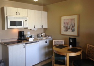 Romantic getaway Palm Canyon Resort studio unit for 2. Private; near the action.