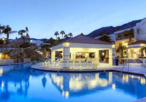 Romantic getaway Palm Canyon Resort studio unit for 2. Private; near the action.