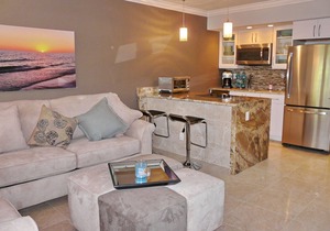 Romantic getaway w/ heated pool & brief walk to beach