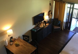 Romantic Modern Upstairs Corner Studio with Ocean View, on the Island of Molokai