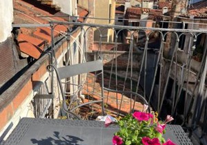 Romantic Rialto Apartment