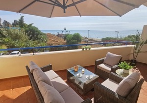 Romantic sea views apartment