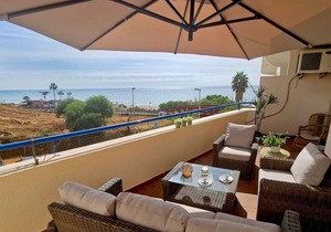 Romantic sea views apartment