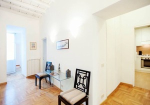 Rome, near Spanish Steps, modern and spacious apartment for 8