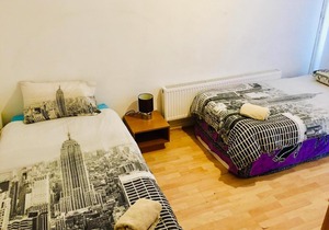 Room in BB - Double Bedroom in House Share to let at Stepney Green