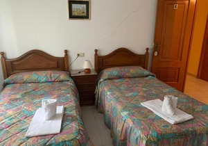 Room in Guest room - Hostal restaurante Seoane