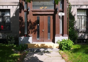 Room with King Bed in Shared 3 Bedroom Downtown