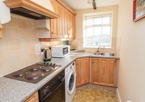 ROSE COTTAGE, pet friendly, with a garden in Wooler