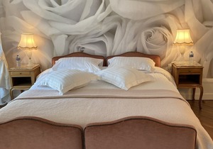 Rose Room - Landin Castle