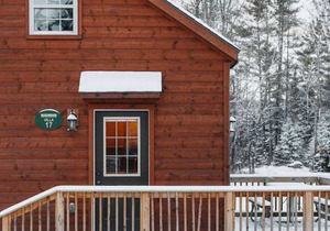 Rosewood Villa: 2BR Log Cabin with Kids Loft