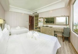 Royal Beach Hotel by THG