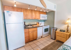 Royal Kahana 1104 - Oceanview Studio - Free Activities - Oceanfront Complex!