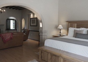 Royal Silver Inn Single Room with Living Room I