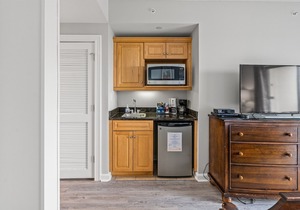 Royale Palms 1402H Oceanview Studio w/Pool & Beach