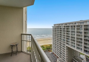 Royale Palms 1402H Oceanview Studio w/Pool & Beach