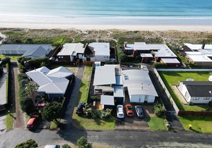 Ruby Bach, Almost Beachfront Omaha, Matakana Coast