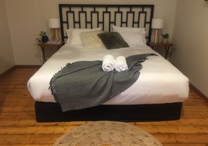 Ruby's Place Hunter Valley - bottle of wine for winter bookings