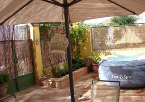 Rural Accommodation Shared Garden of French, Bedroom Green