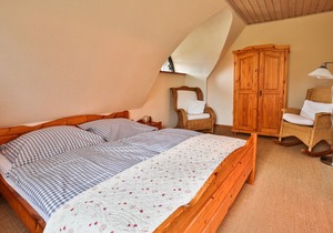Rural charm, modern living under thatch in the old farmhouse up to 6 people