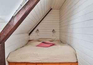 Rural charm, modern living under thatch in the old farmhouse up to 6 people