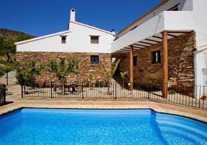 Rural house (full rental). Reul Alto Cortijos Rurales. From 2 to 4 persons