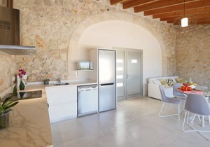 Rural Villa Torradeta with Infinity Pool, Garden, Terrace, A/C & Wi-Fi